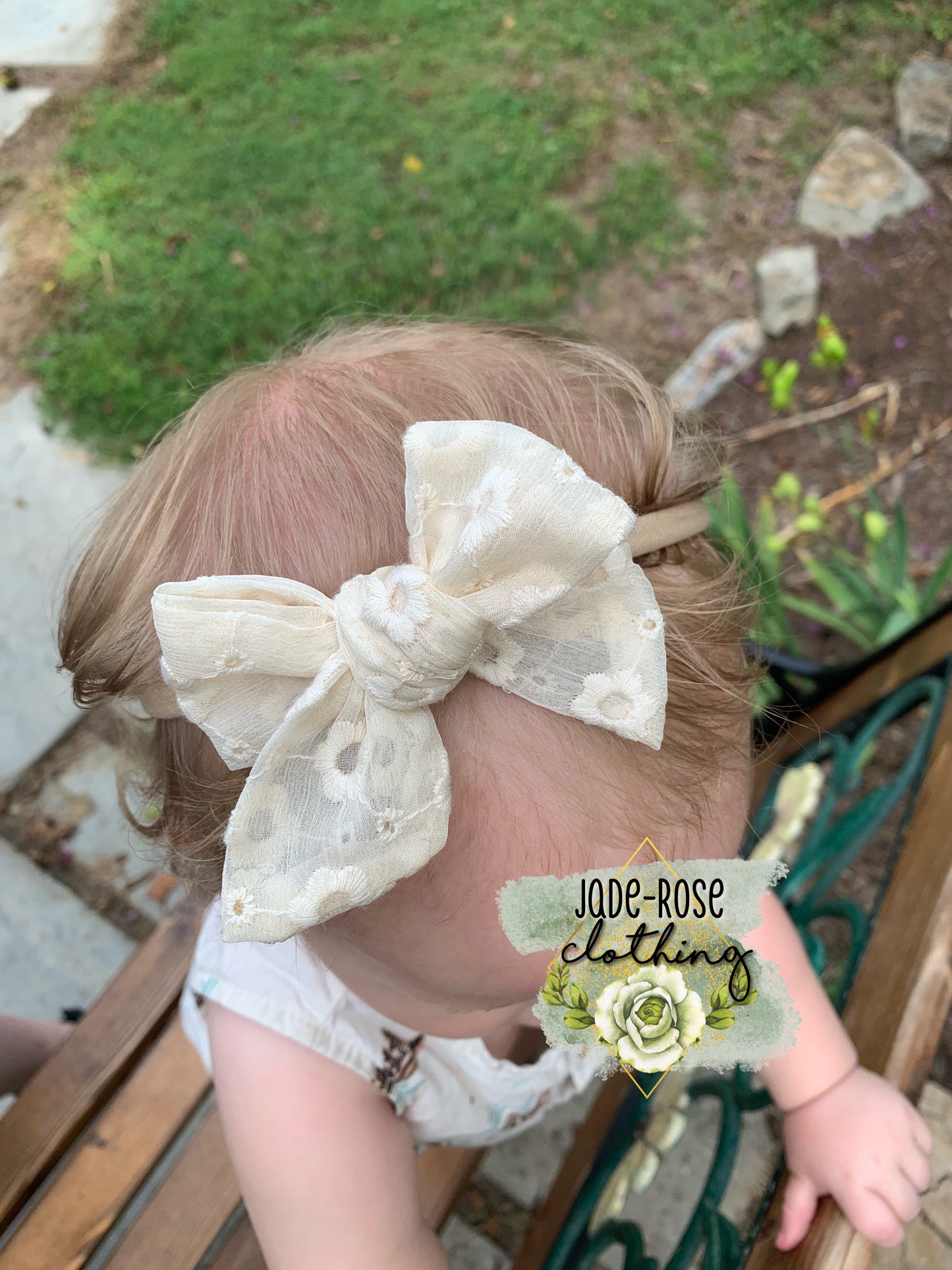 Nude Bow